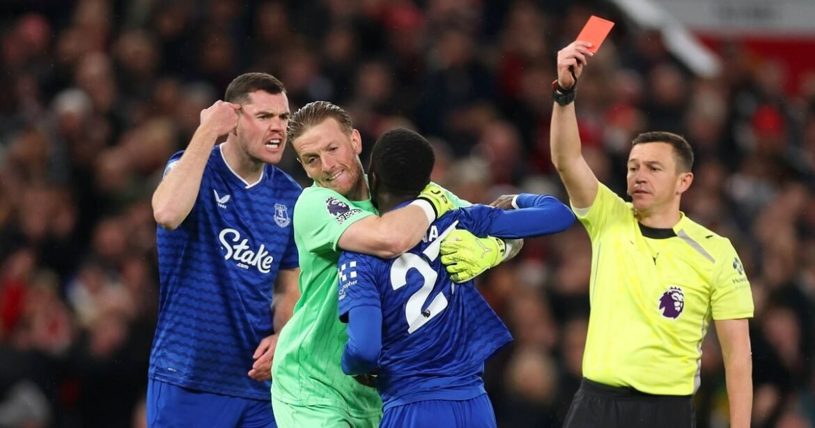 Everton, fue expulsado